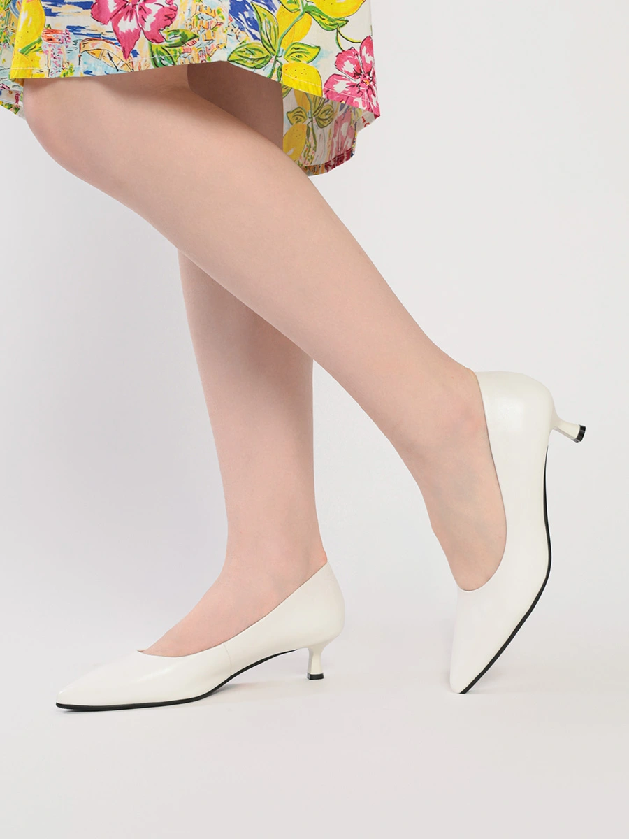 Туфли-лодочки белые на низком каблуке